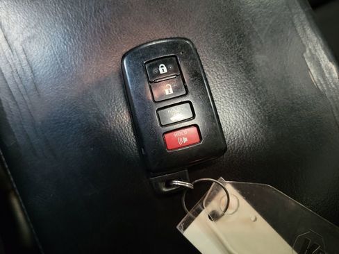 Used 2015 Toyota Avalon Limited image 16