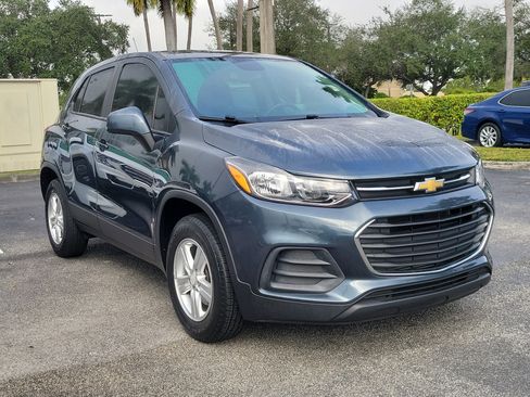 Used 2021 Chevrolet Trax LS image 3