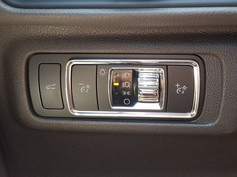Used 2021 Lincoln Corsair AWD w/ Equipment Group 101A image 24