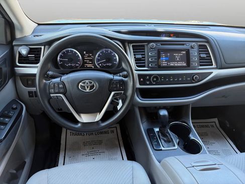 Used 2018 Toyota Highlander LE AWD/4WD image 27