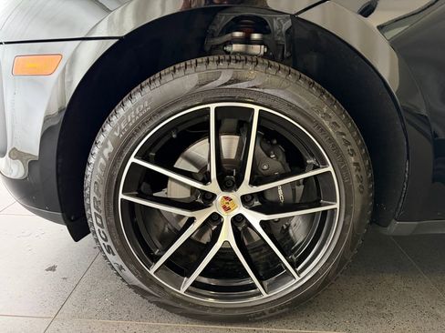 Used 2025 Porsche Macan AWD/4WD image 10