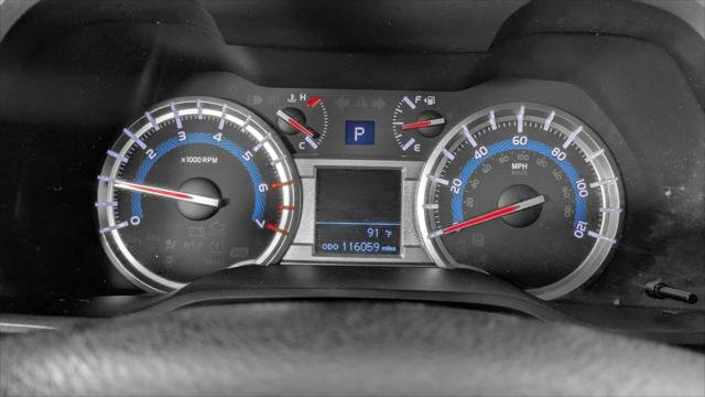 Used 2018 Toyota 4Runner SR5 AWD/4WD image 28