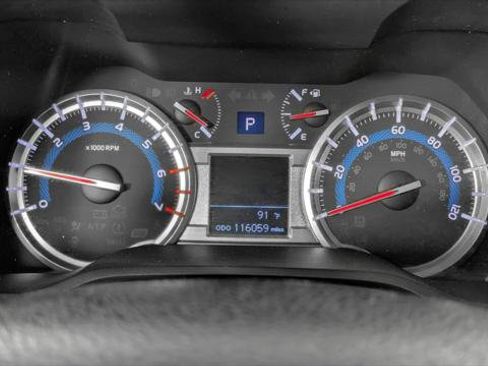 Used 2018 Toyota 4Runner SR5 AWD/4WD image 28