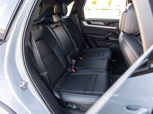 Certified 2026 Porsche Cayenne image 40