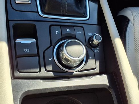 Used 2018 MAZDA MAZDA3 Grand Touring image 22