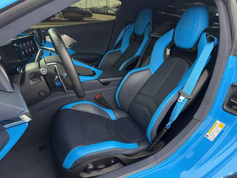 Used 2021 Chevrolet Corvette Stingray Premium Cpe w/ Z51 Performance Package image 17