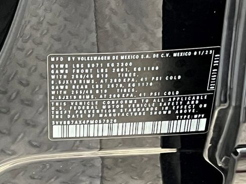 Used 2023 Volkswagen Tiguan SE R-Line image 38