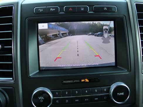 Used 2020 Ford Expedition XLT image 28