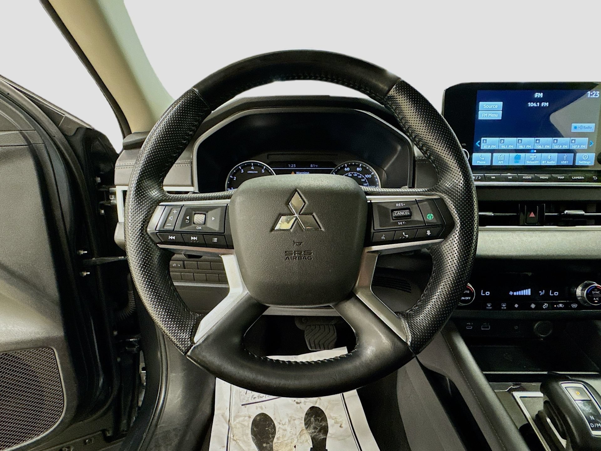 Used 2024 Mitsubishi Outlander SE Black Edition AWD/4WD image 11