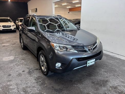 Used 2015 Toyota RAV4 XLE AWD/4WD image 2