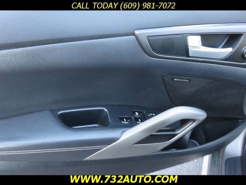 Used 2015 Hyundai Veloster Turbo image 25