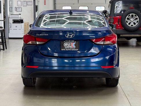 Used 2016 Hyundai Elantra SE w/ Option Group 02 FWD image 3