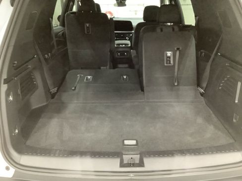 Used 2024 Chevrolet Traverse LT w/ Midnight/Sport Edition image 23