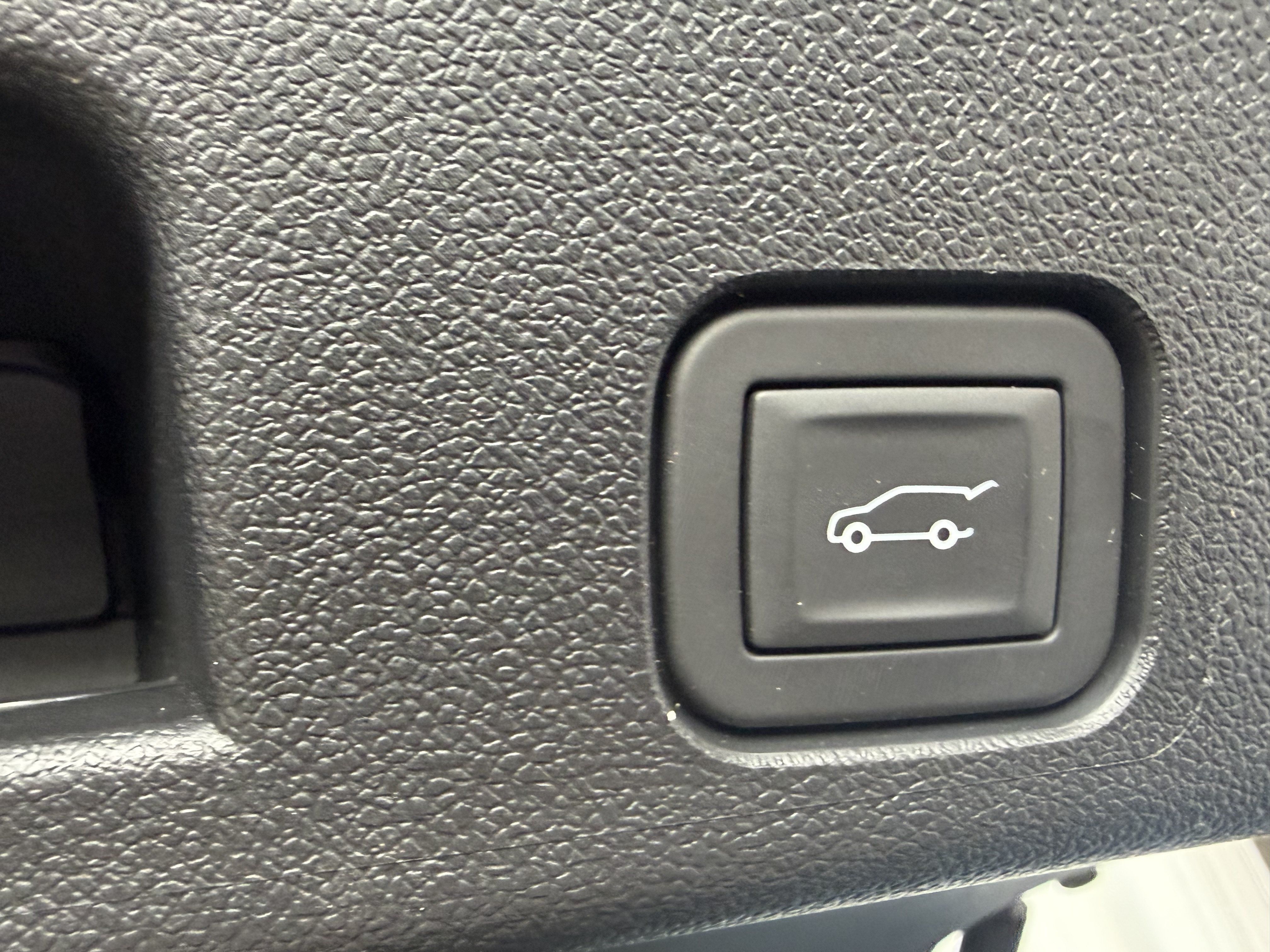 Used 2026 GMC Acadia Elevation w/ Elevation Premium Package FWD image 14