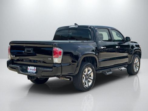 Used 2017 Toyota Tacoma Limited w/ Tow Package AWD/4WD image 5