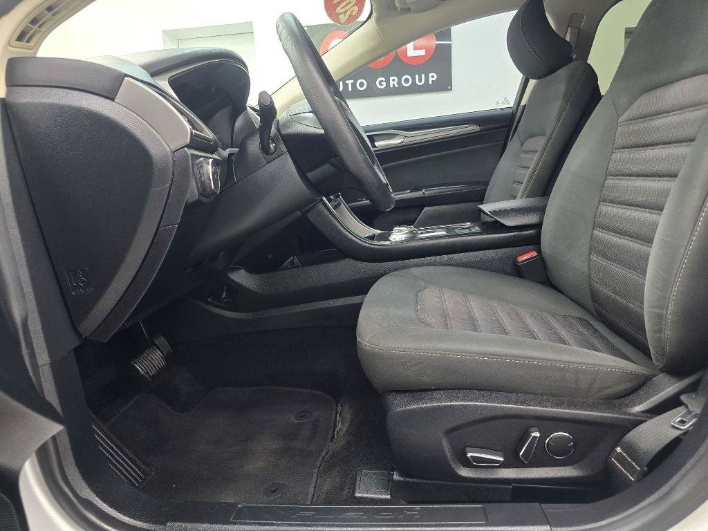 Used 2018 Ford Fusion SE FWD image 8