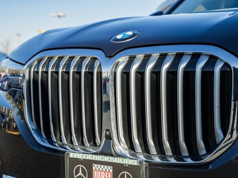 Used 2022 BMW X7 xDrive40i w/ Premium Package image 11