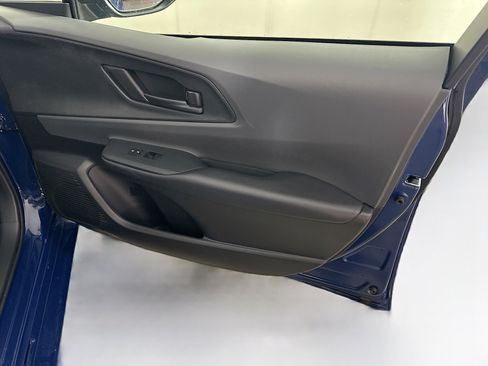 Used 2025 Toyota Prius LE image 32