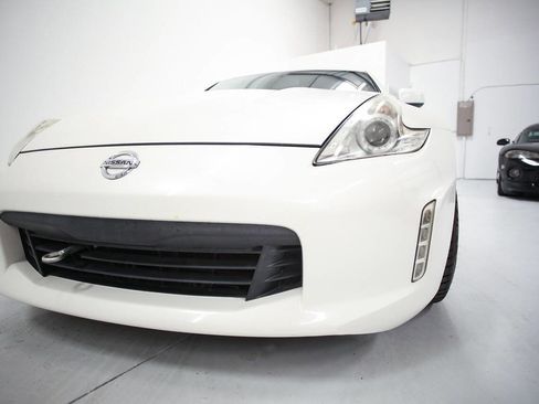 Used 2011 Nissan 370Z Coupe image 12