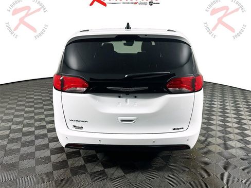 New 2026 Chrysler Voyager LX image 6