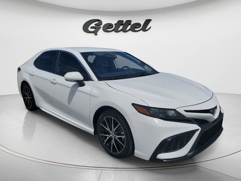 Used 2024 Toyota Camry SE w/ Convenience Package image 2
