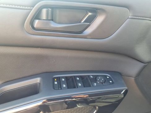 Used 2025 Nissan Pathfinder S AWD/4WD image 14
