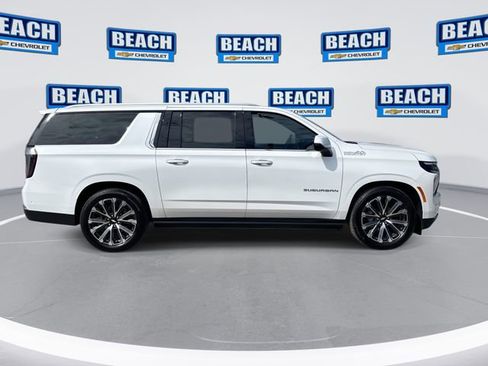 Used 2025 Chevrolet Suburban High Country AWD/4WD image 9