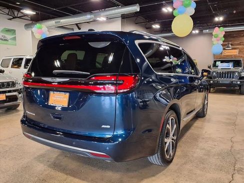 Used 2024 Chrysler Pacifica Pinnacle image 8