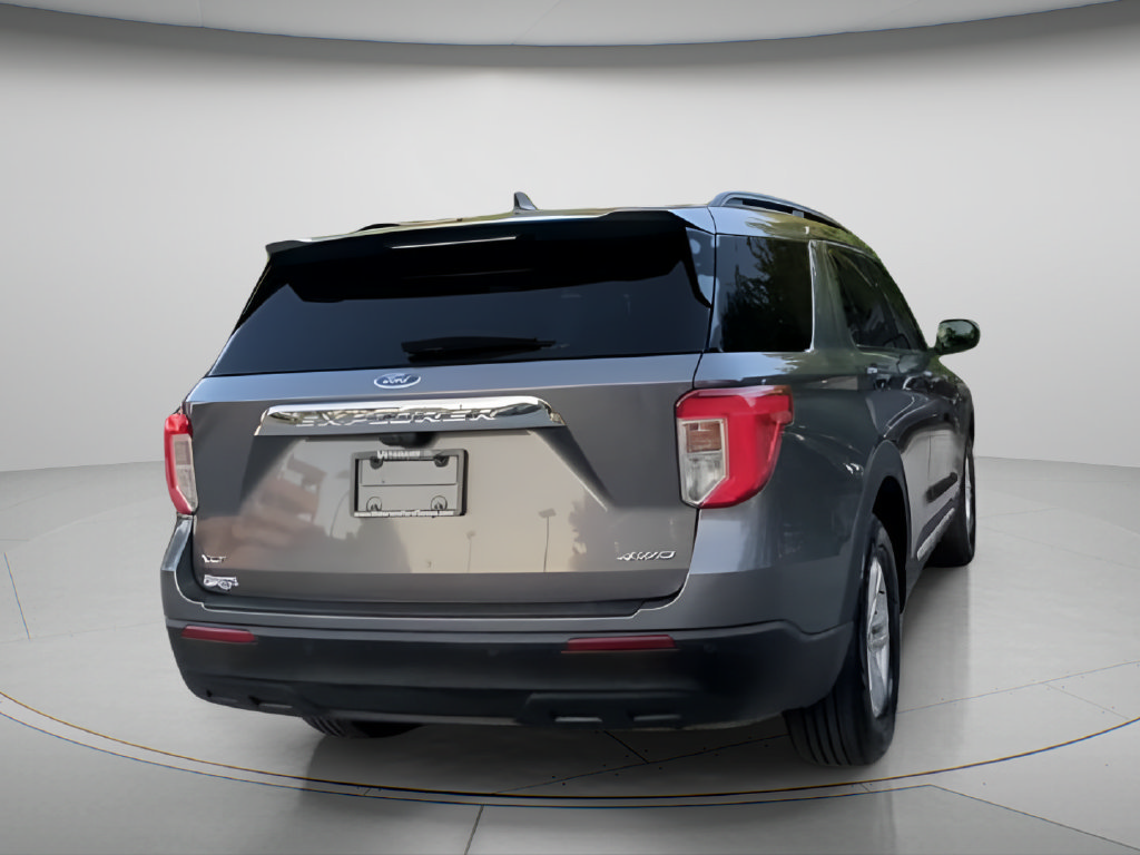 Used 2023 Ford Explorer XLT AWD/4WD image 28
