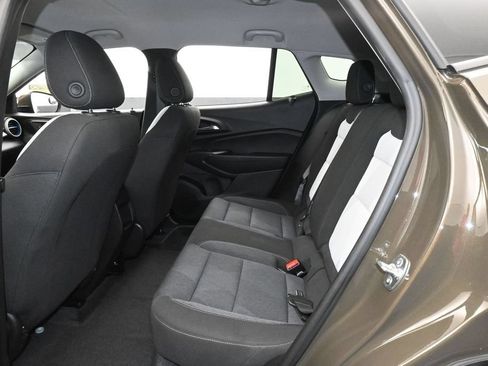 Used 2024 Chevrolet Trax LS w/ LS Convenience Package FWD image 32