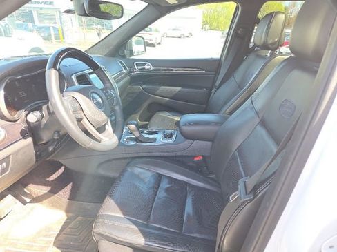 Used 2018 Jeep Grand Cherokee Overland AWD/4WD image 5