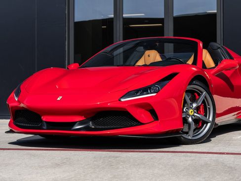 Used 2021 Ferrari F8 Tributo image 3