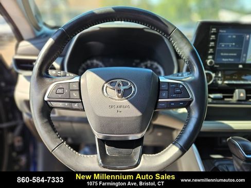 Used 2021 Toyota Highlander Limited image 25