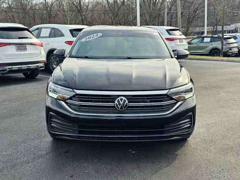 Used 2024 Volkswagen Jetta SE image 4