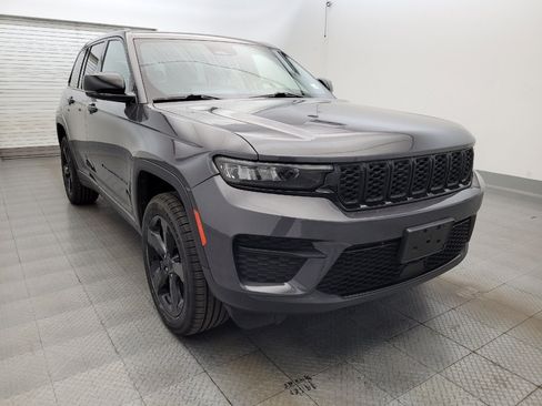 Used 2023 Jeep Grand Cherokee Altitude AWD/4WD image 13