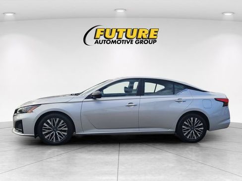 Used 2024 Nissan Altima 2.5 SV FWD image 6