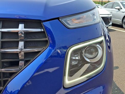 Certified 2023 Hyundai Venue Limited FWD image 9
