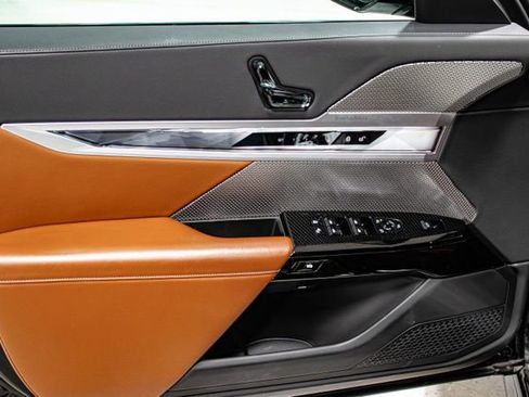 Used 2023 BMW 760i xDrive w/ Parking Assistance Package image 16