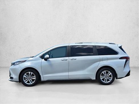 Used 2023 Toyota Sienna Limited AWD/4WD image 8