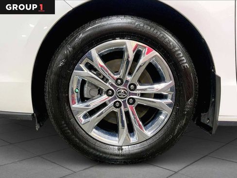 Used 2023 Toyota Sienna XSE image 10