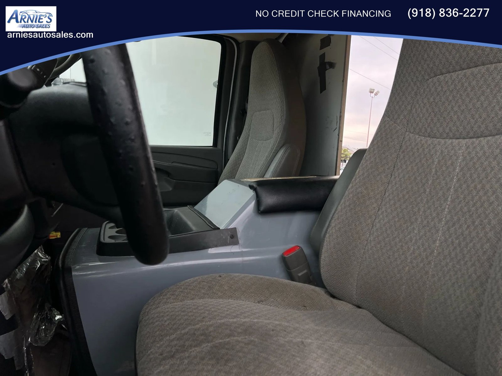 Used 2010 Chevrolet Express 4500 RWD image 10