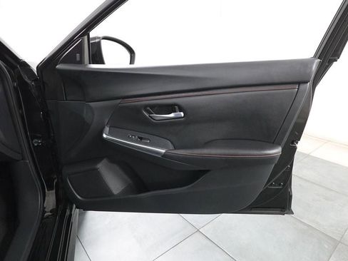 Used 2025 Nissan Sentra SR FWD image 27