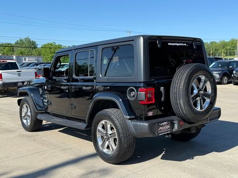 Used 2018 Jeep Wrangler Unlimited Sahara AWD/4WD image 4