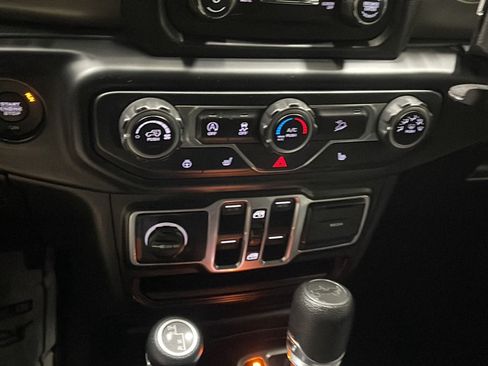 Used 2018 Jeep Wrangler Unlimited Sport S AWD/4WD image 10
