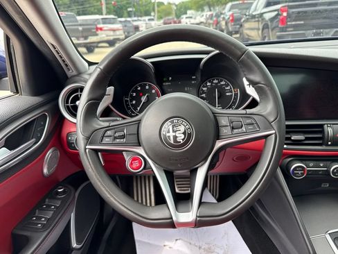 Used 2019 Alfa Romeo Giulia Ti Sport w/ Quick Order Package 22S Sport AWD/4WD image 34