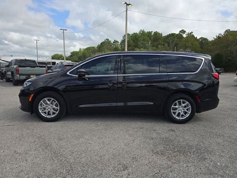 New 2026 Chrysler Pacifica Select FWD image 3