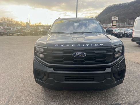 Used 2025 Ford Expedition Active AWD/4WD image 2