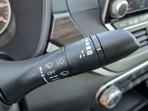 Used 2024 Nissan Altima 2.5 SV FWD image 11