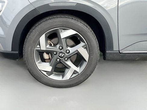 Used 2023 Hyundai Venue Limited image 28