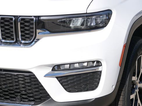 New 2025 Jeep Grand Cherokee Limited image 7